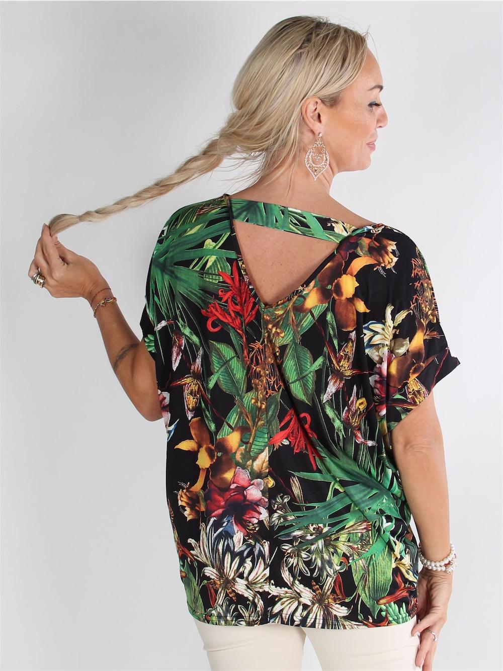 Elodie - Armygrøn t-shirt med lille V i ryggen